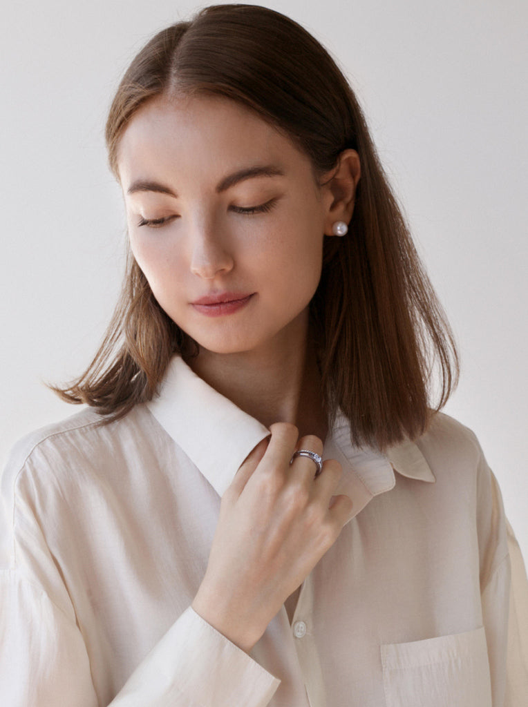 Anillo solitarios diseño de doble carril con circonita central