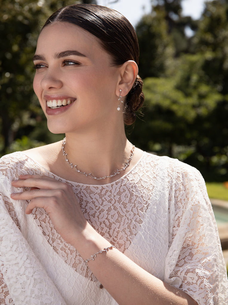 Collares fiesta de plata diseño curvilíneo floral y circonita