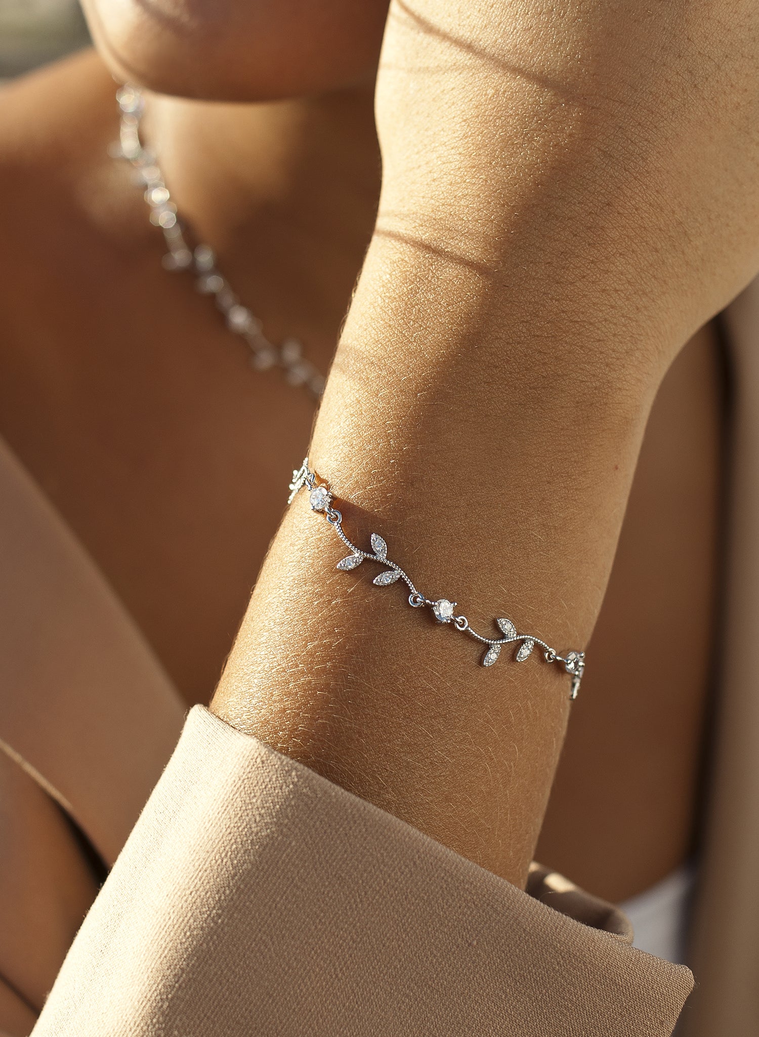 Bracelets fins en argent ornés d'un motif de branches et de zirconiums cubiques