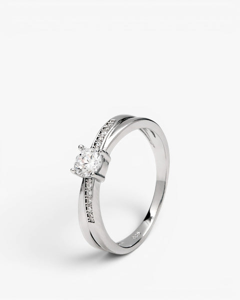 Anillo solitarios diseño diagonal motivo de cuarzo adamantino