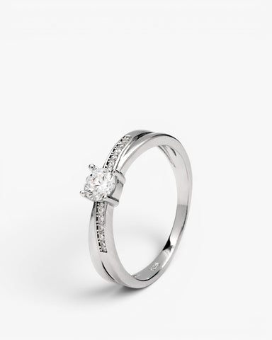 Anillo solitarios diseño diagonal motivo de cuarzo adamantino