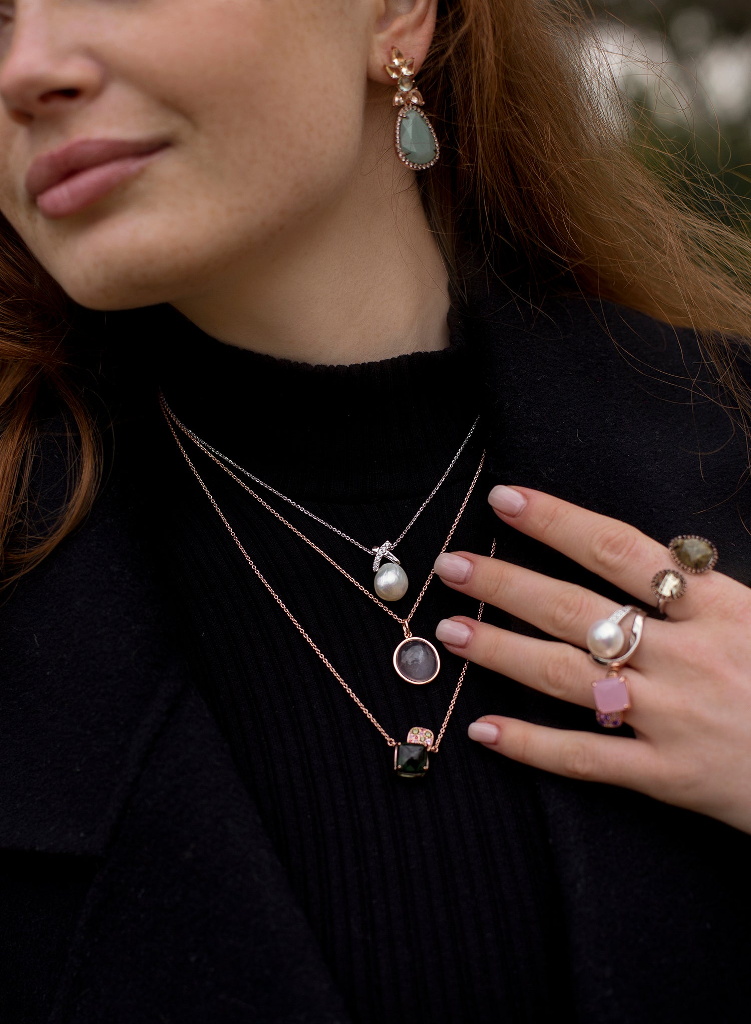 Anillos con perlas diseño irregular con circonita