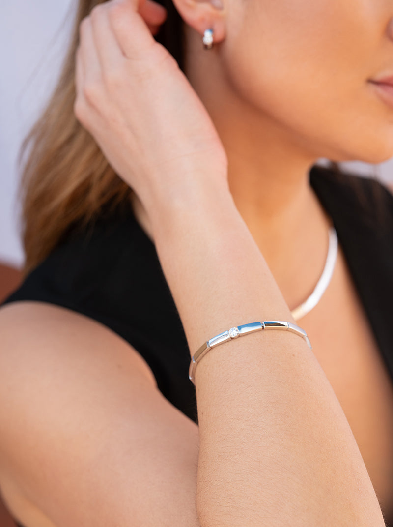 Pulsera eslabones de diseño rígido con circonita