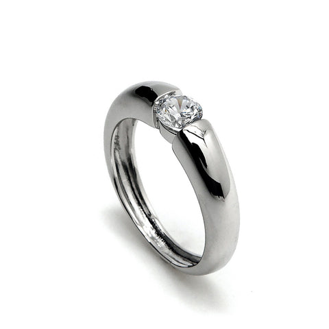 Plain design engagement rings with adamantine quartz