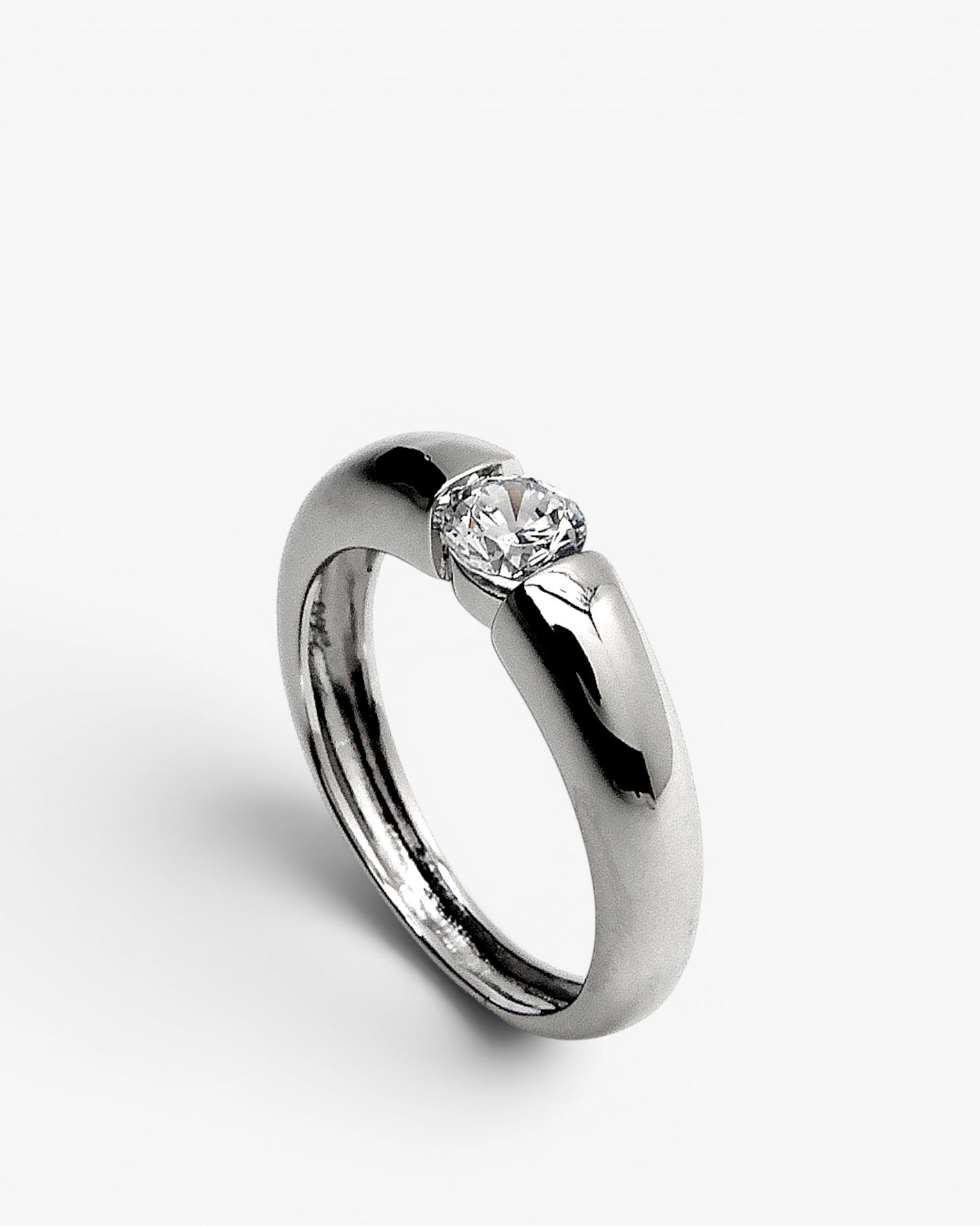 Plain design engagement rings with adamantine quartz
