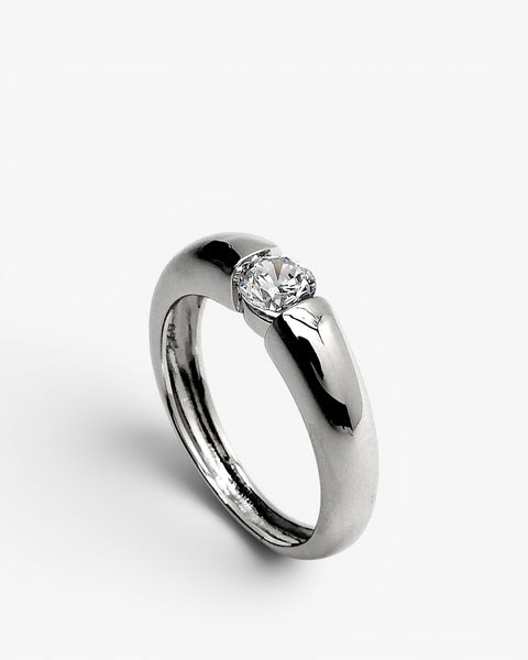 Plain design engagement rings with adamantine quartz