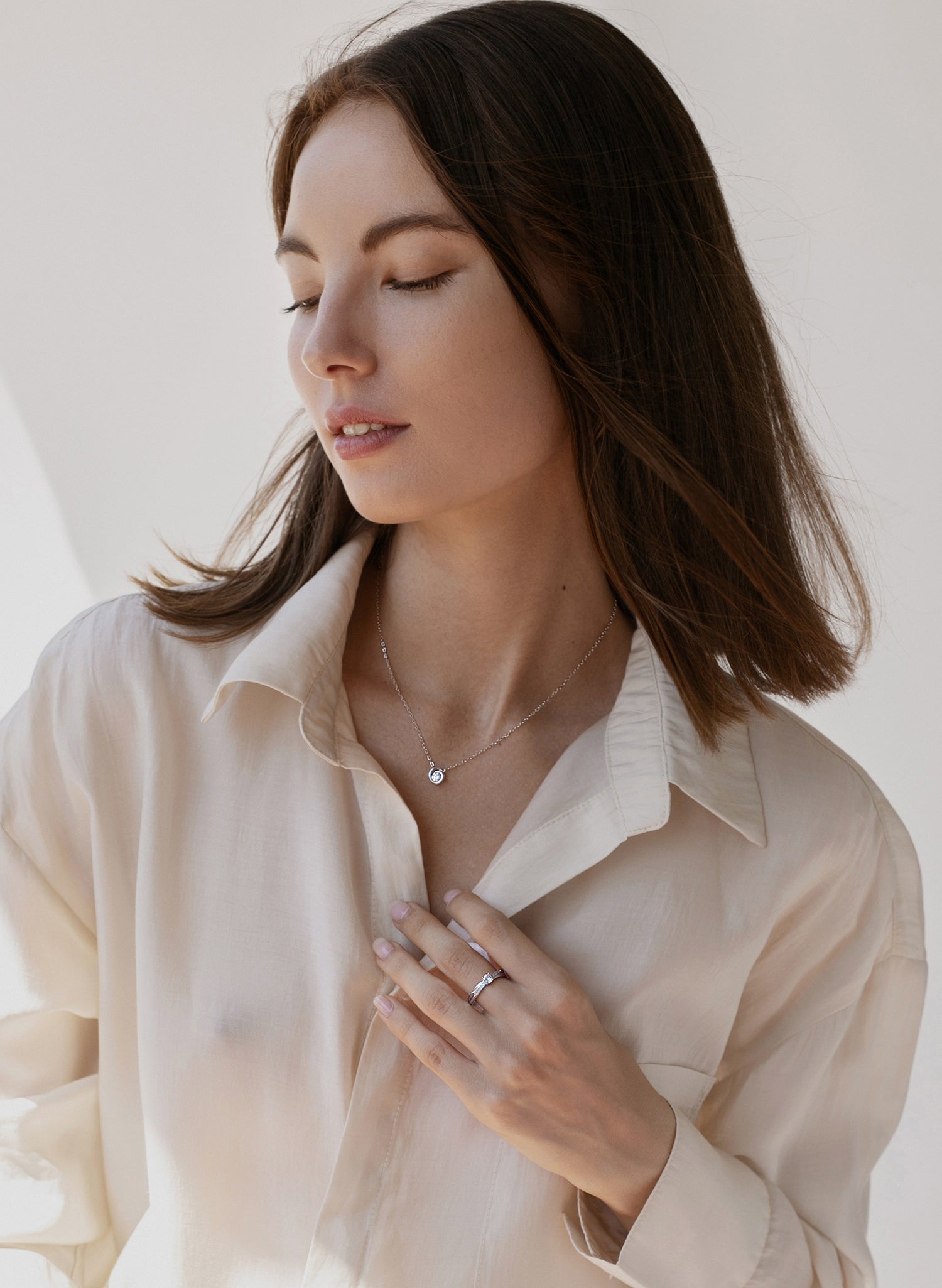 Colgantes pequeños circulares con corazón de circonita