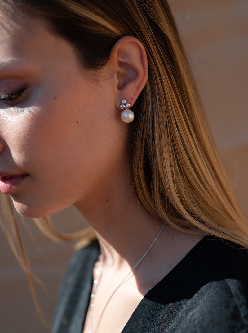 Pendientes tu y yo diseño perla detalles de circonita y plata lisa