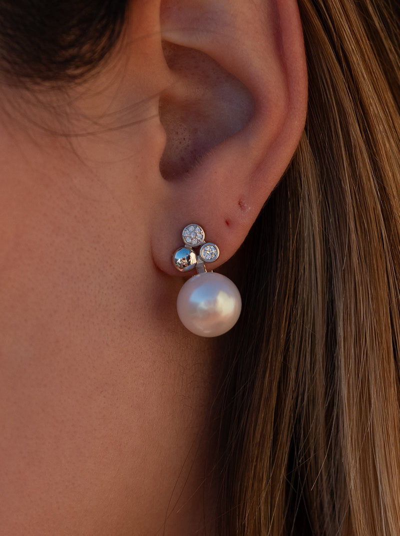 Pendientes tu y yo diseño perla detalles de circonita y plata lisa