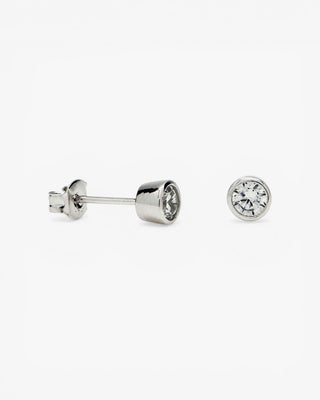 Boucles d'oreilles puces ornées de zirconiums cubiques et en argent simple