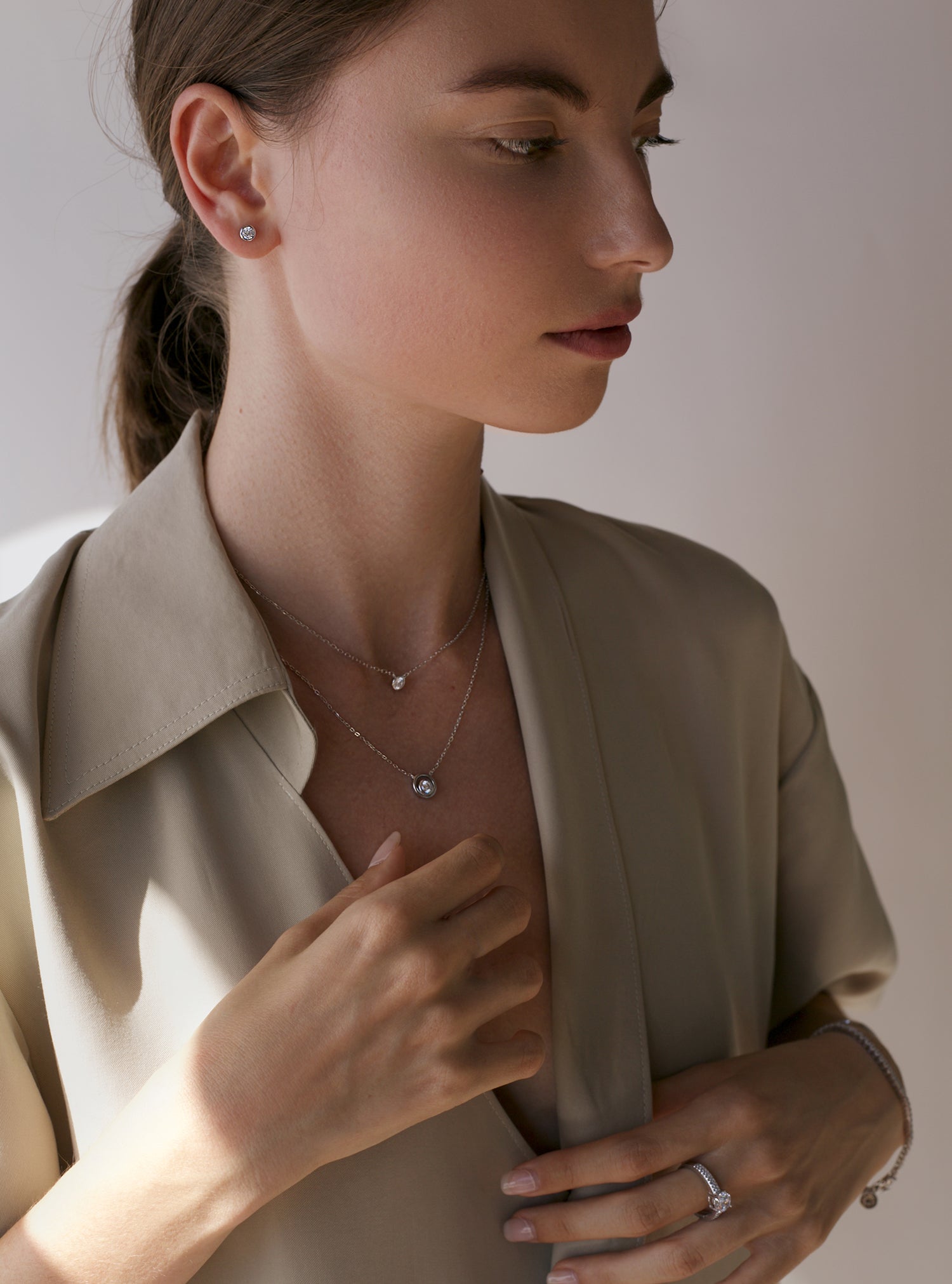 Pendientes botón diseño de circonita y plata lisa