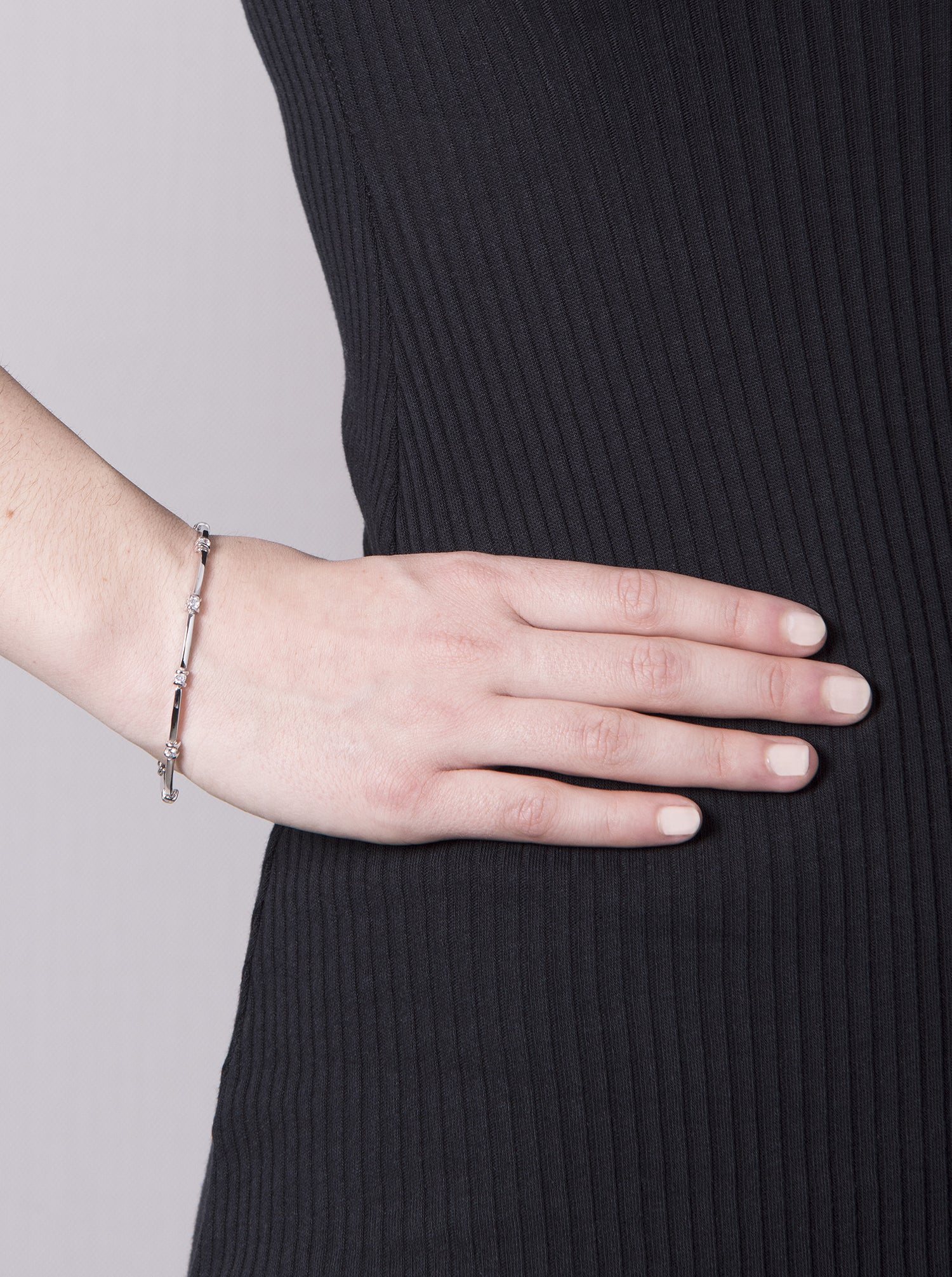 Pulseras finas de plata diseño circonita intercalada