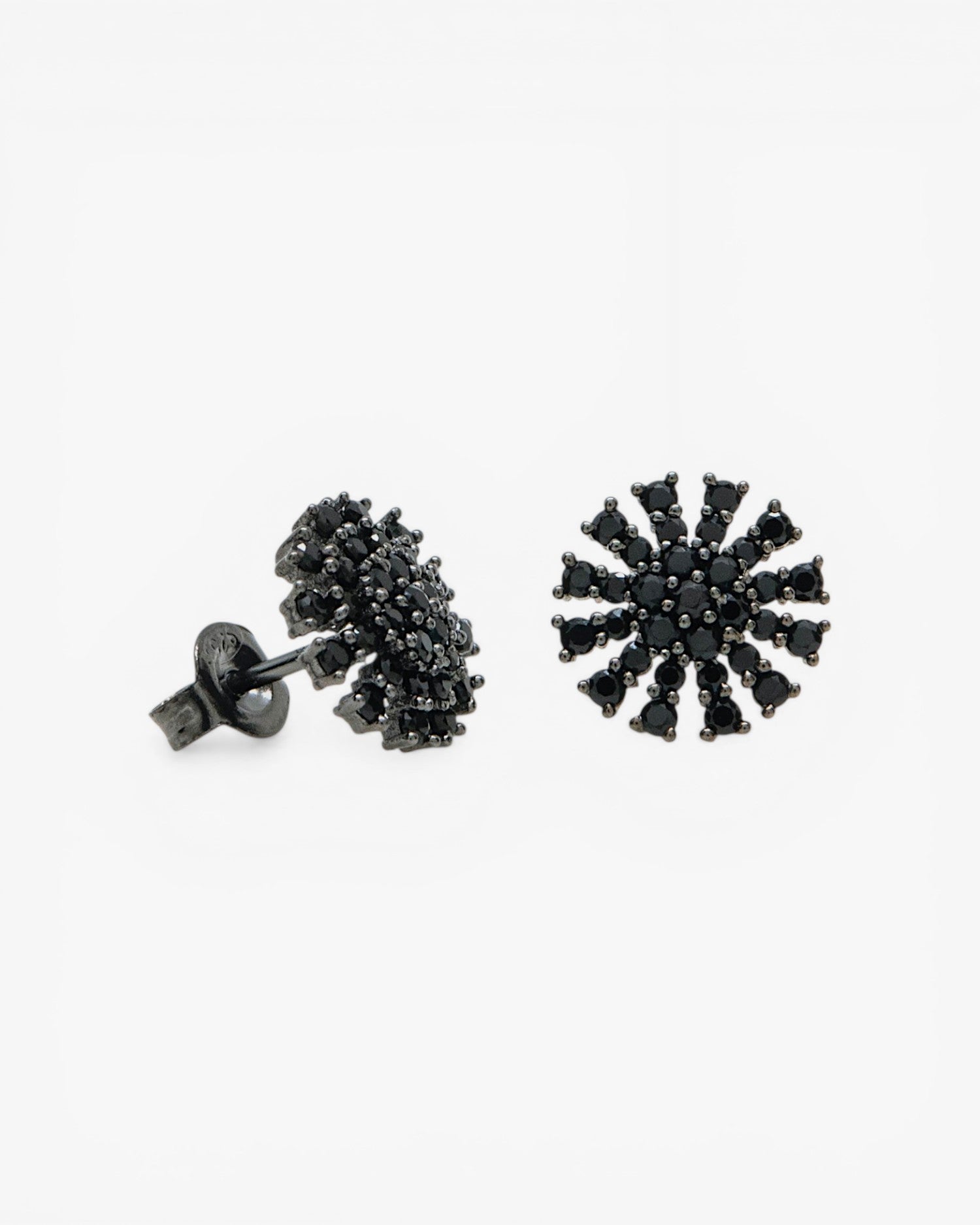 Pendientes brillantes de plata pequeños baño de rutenio y motivo de sol