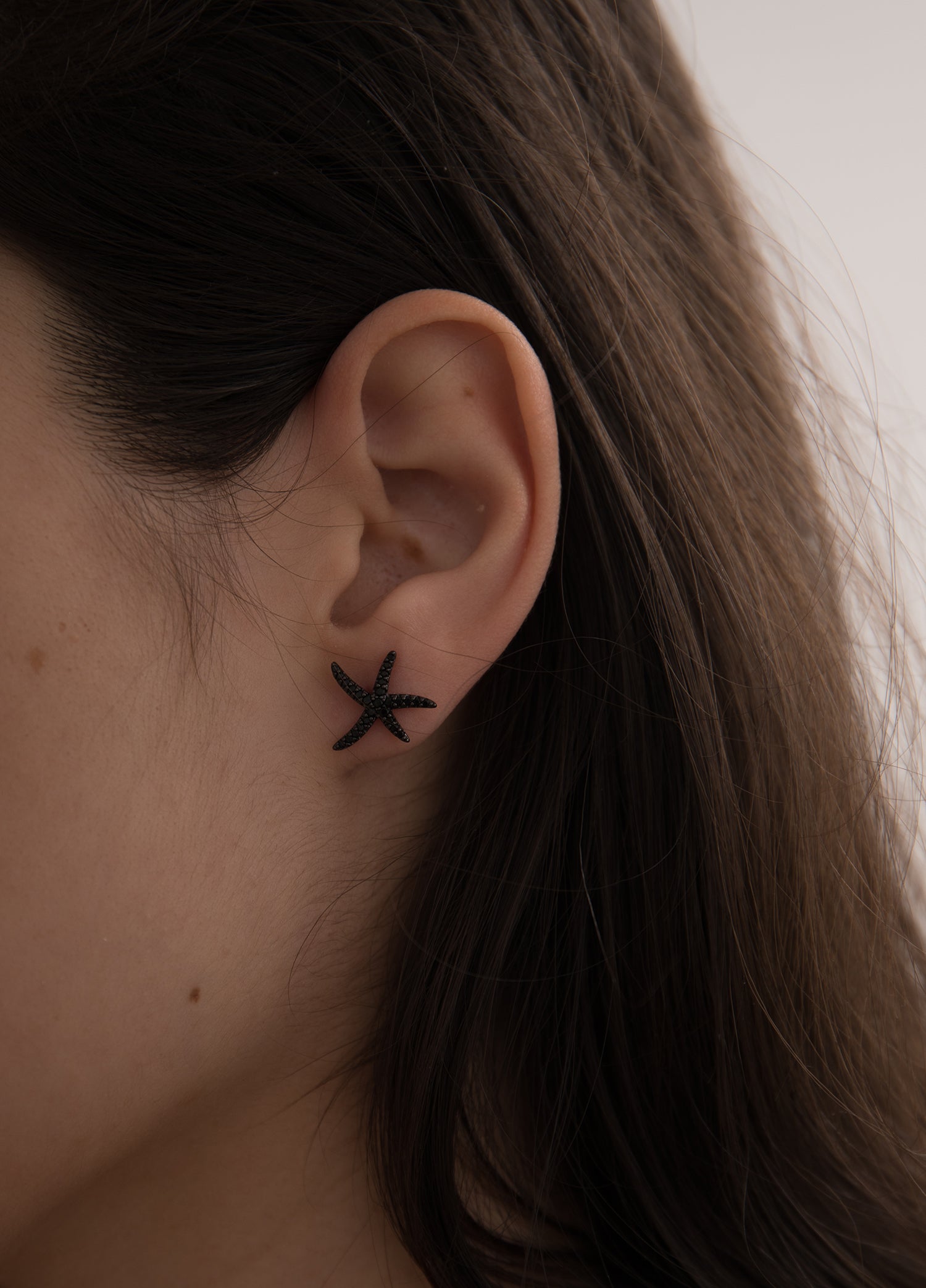 Petites boucles d'oreilles scintillantes à motif d'étoile de mer