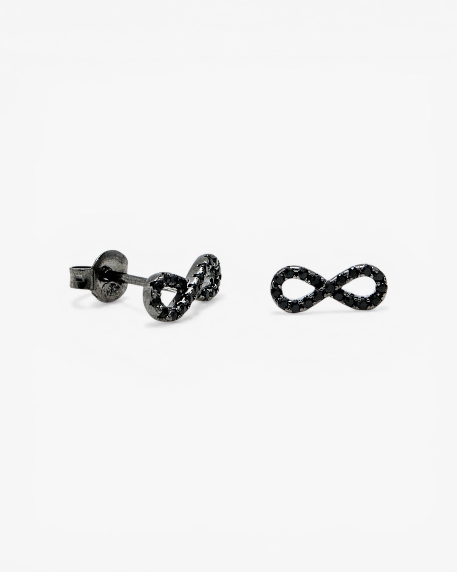 Petites boucles d'oreilles brillantes plaquées ruthénium avec un motif infini