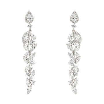 Pendientes largos brillantes novia plata diseño floral