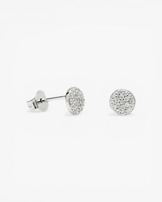 Petites boucles d'oreilles argentées brillantes avec un motif de mini cercle