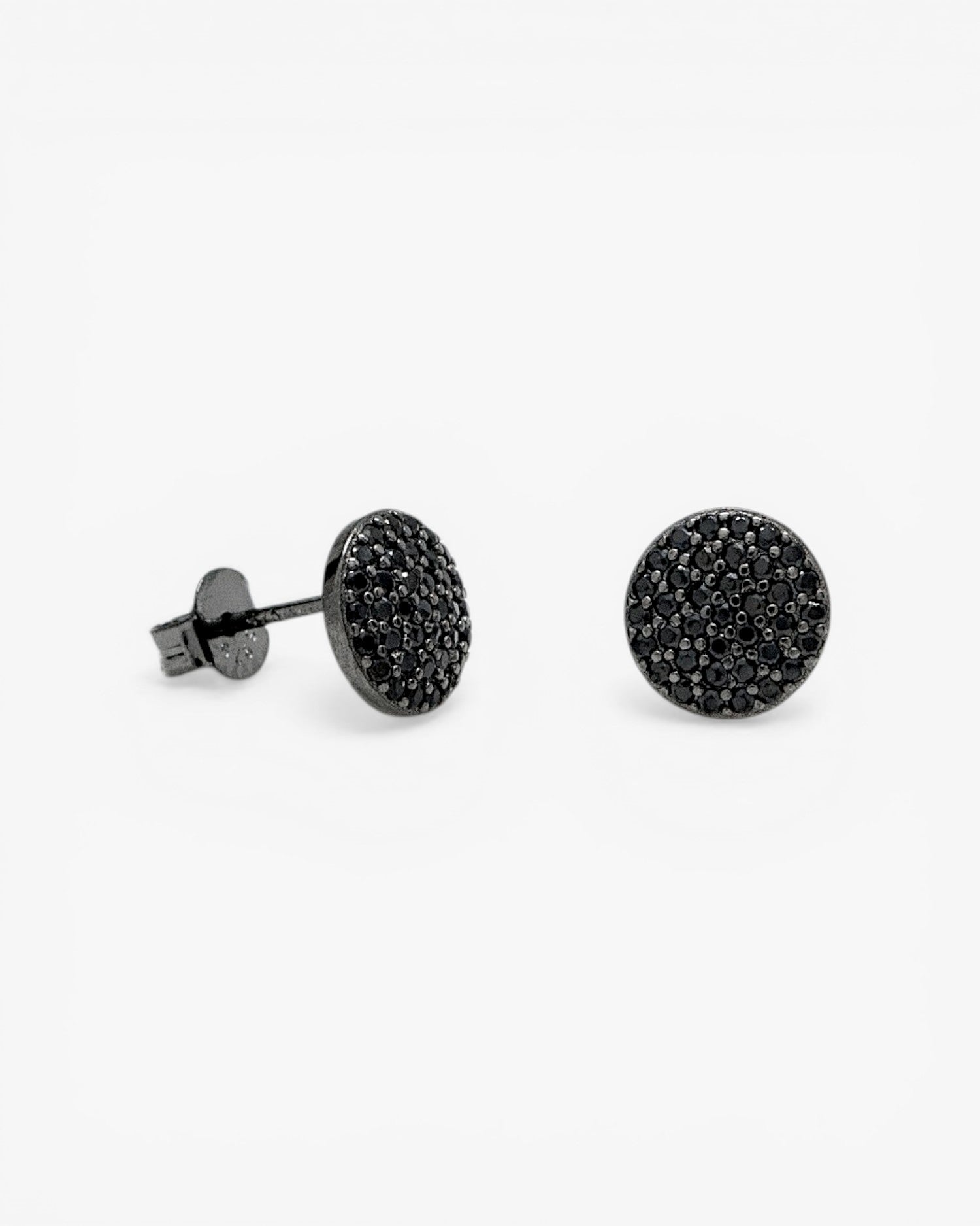 Boucles d'oreilles à petit motif circulaire scintillant avec placage ruthénium