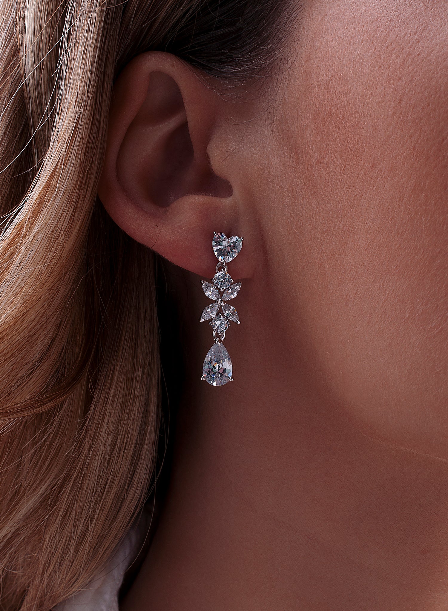 Pendientes novia diseño floral con cuarzos adamantinos