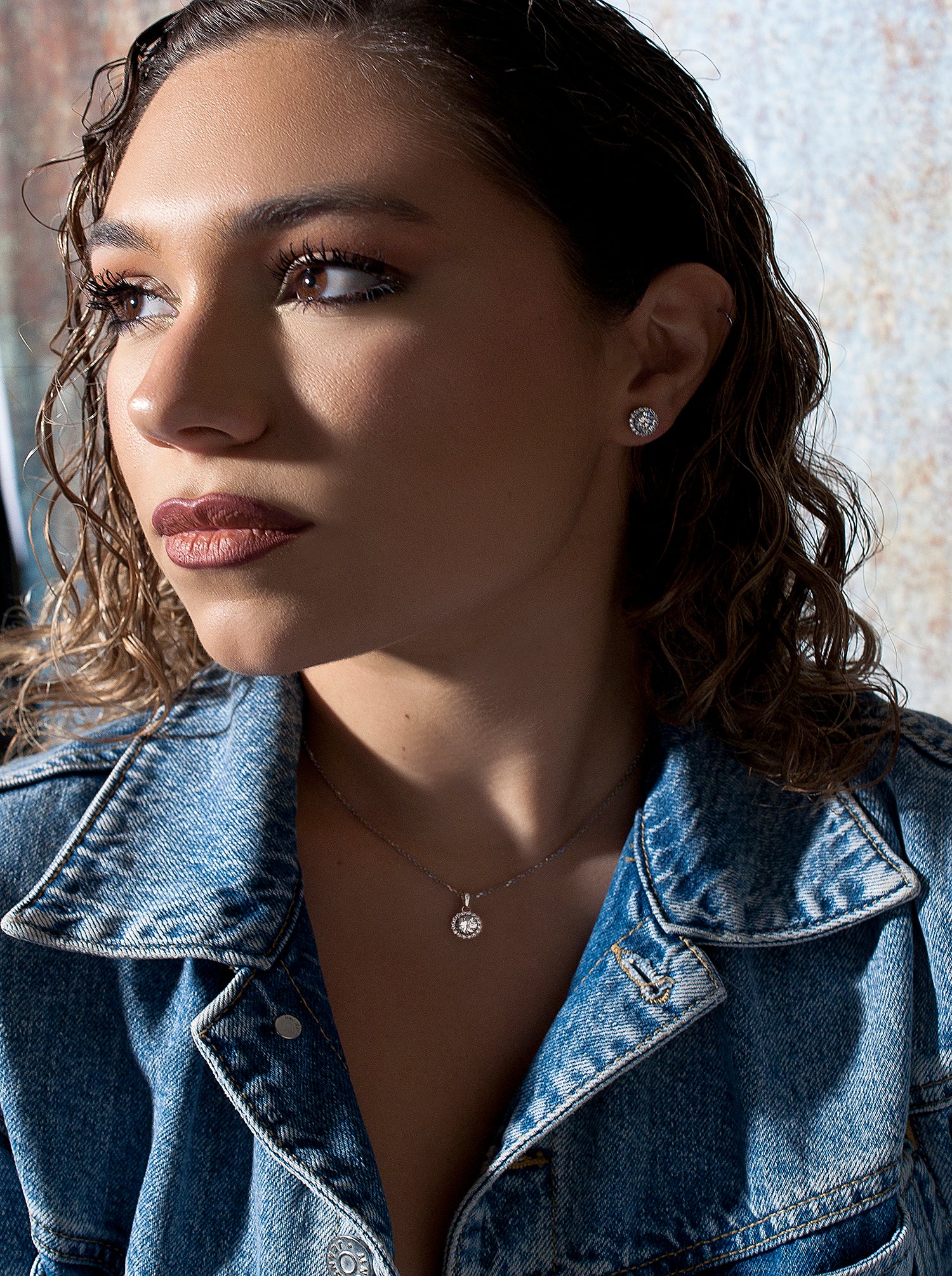 Pendientes brillantes pequeños de plata con circonitas