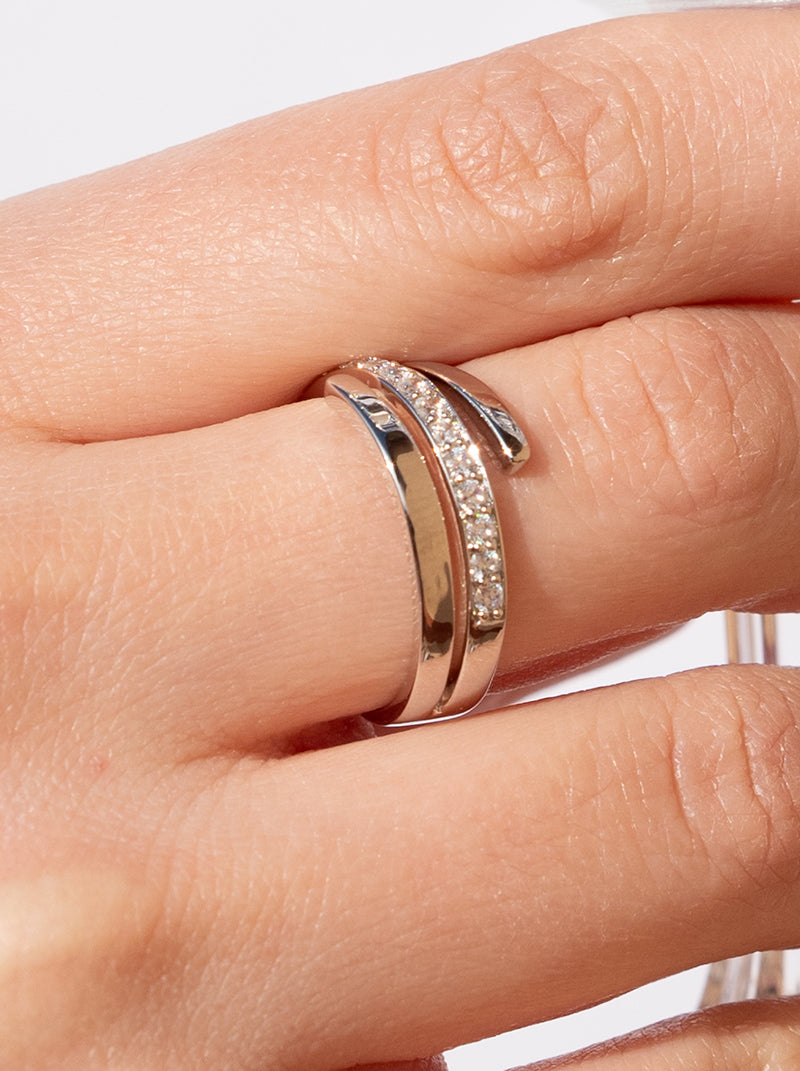 Anillos circonitas diseño tres raíles irregulares