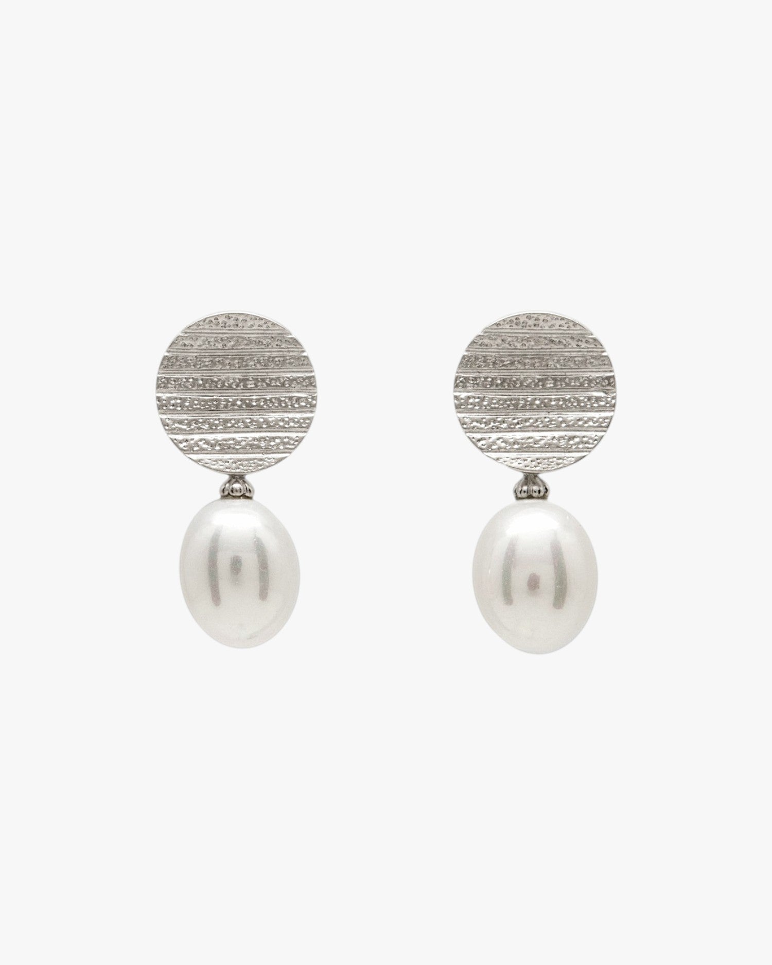 Pendientes perlas de plata botón circular y perla colgante