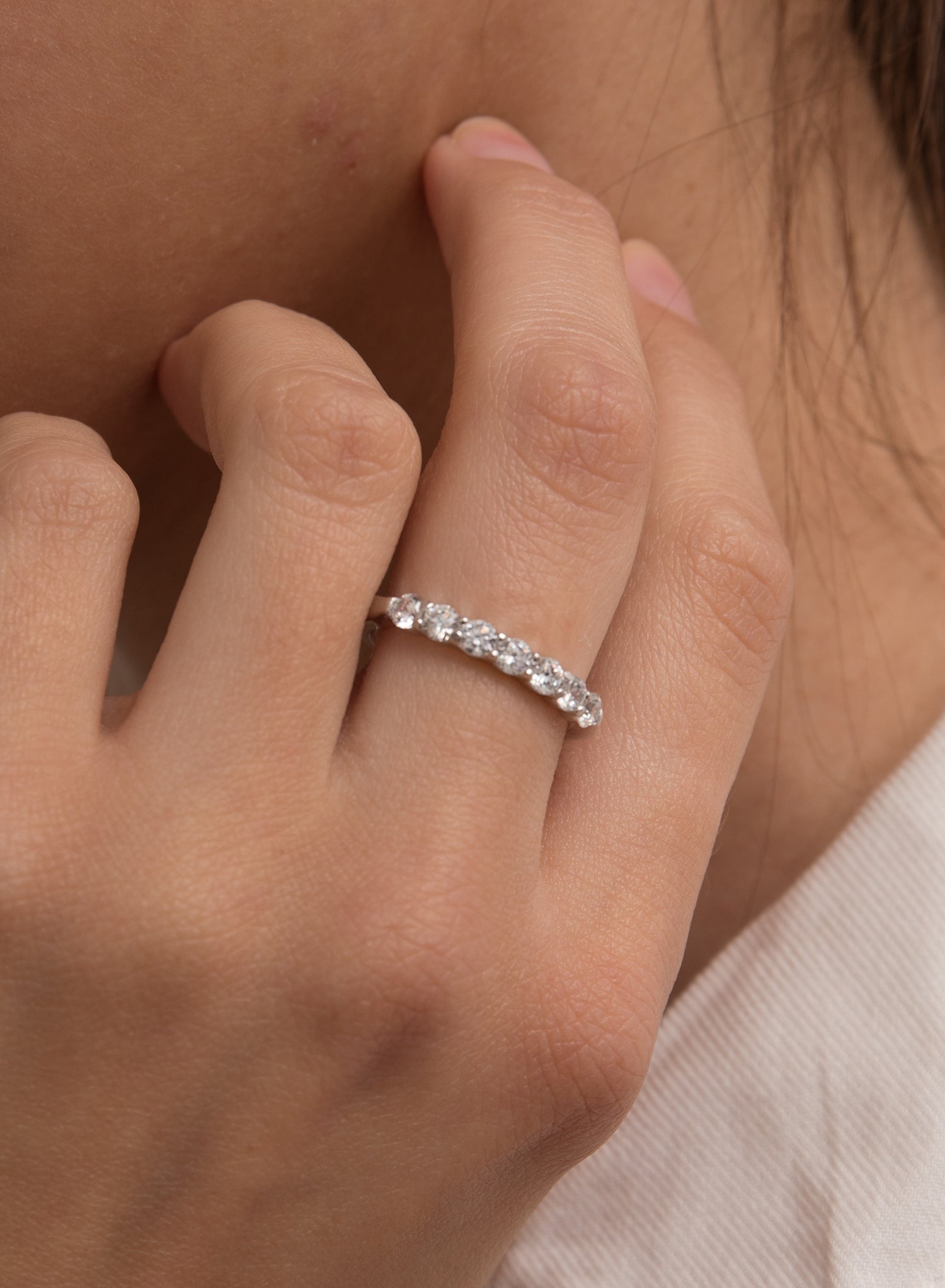 Thin Rings design dazzling with zirconias