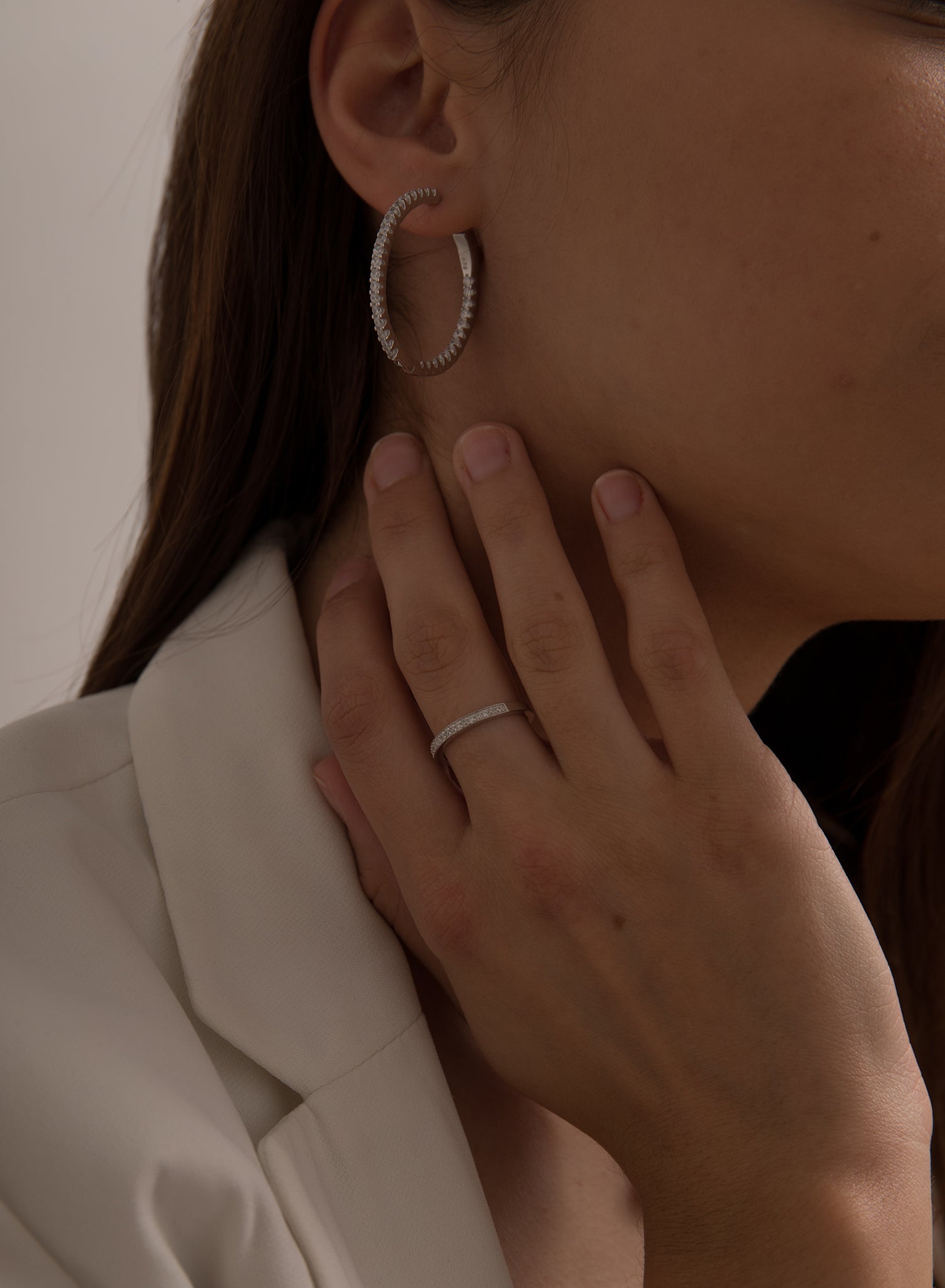 Anillos finos de plata con engaste de circonita