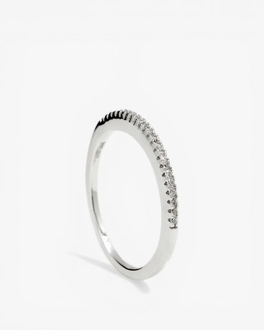 Anillos finos de plata con diseño de circonita