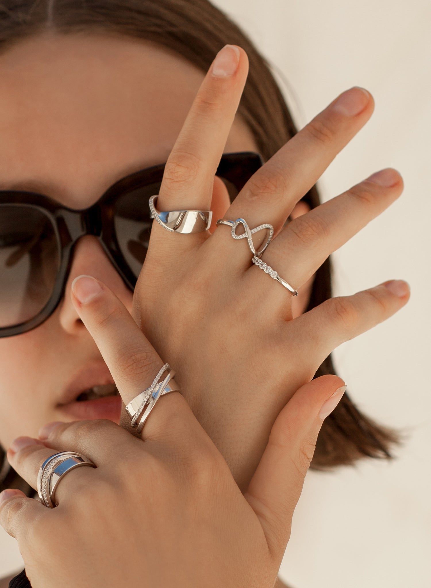 Anillos finos de plata con circonita blanca básico