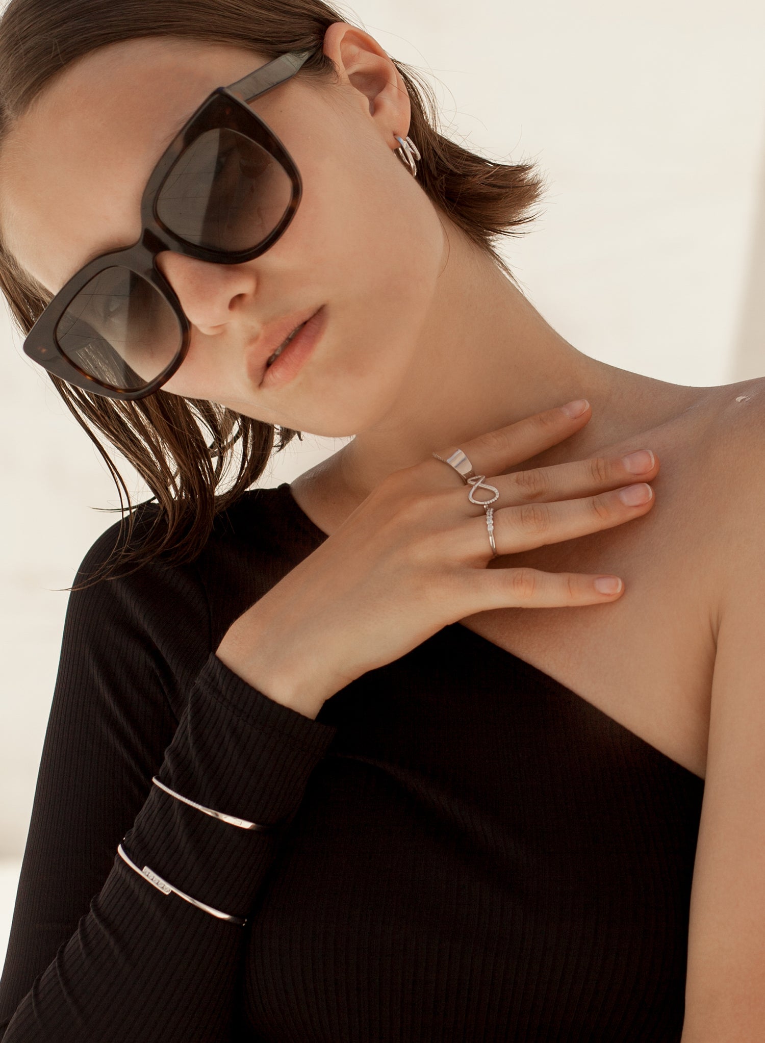 Anillos finos de plata con circonita blanca básico