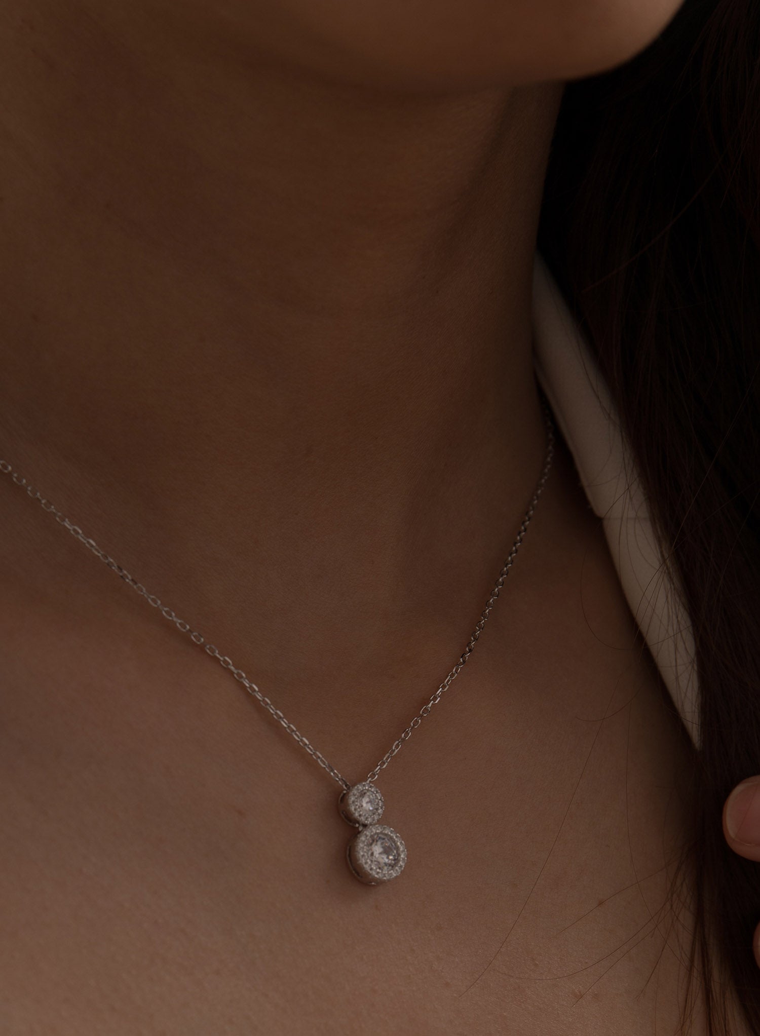 Colgante brillante de plata con doble diseño de circonitas