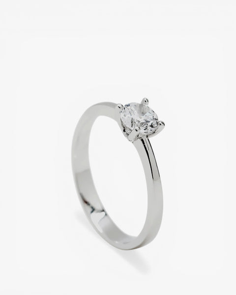 Anillo solitario diseño de cuarzo adamantino central