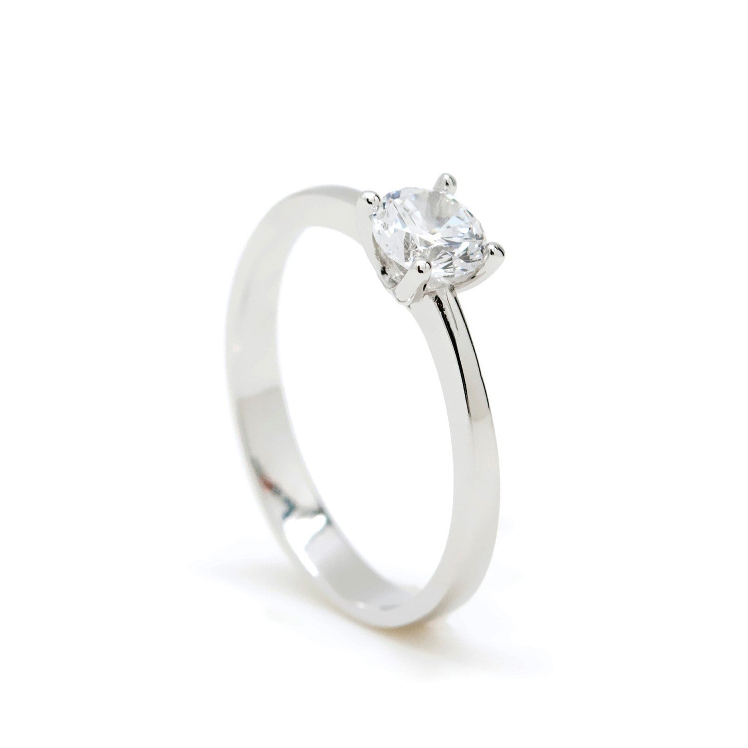 Solitaire ring with central adamantine quartz design