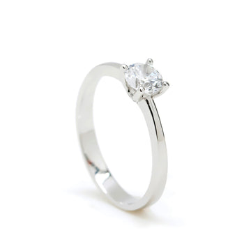 Solitaire ring with central adamantine quartz design