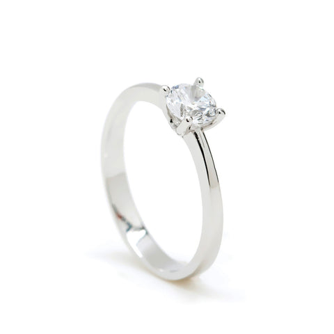 Solitaire ring with central adamantine quartz design