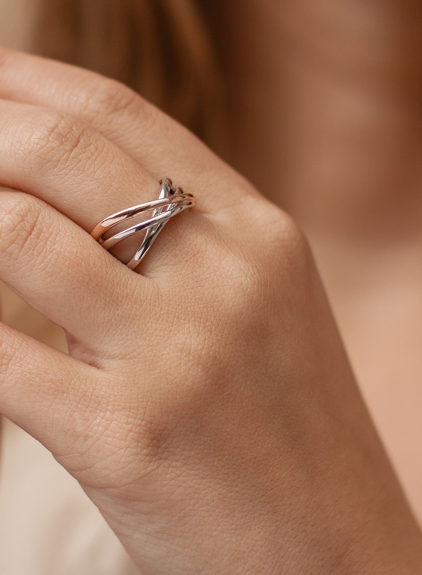 Anillos bicolor diseño de carriles cruzados