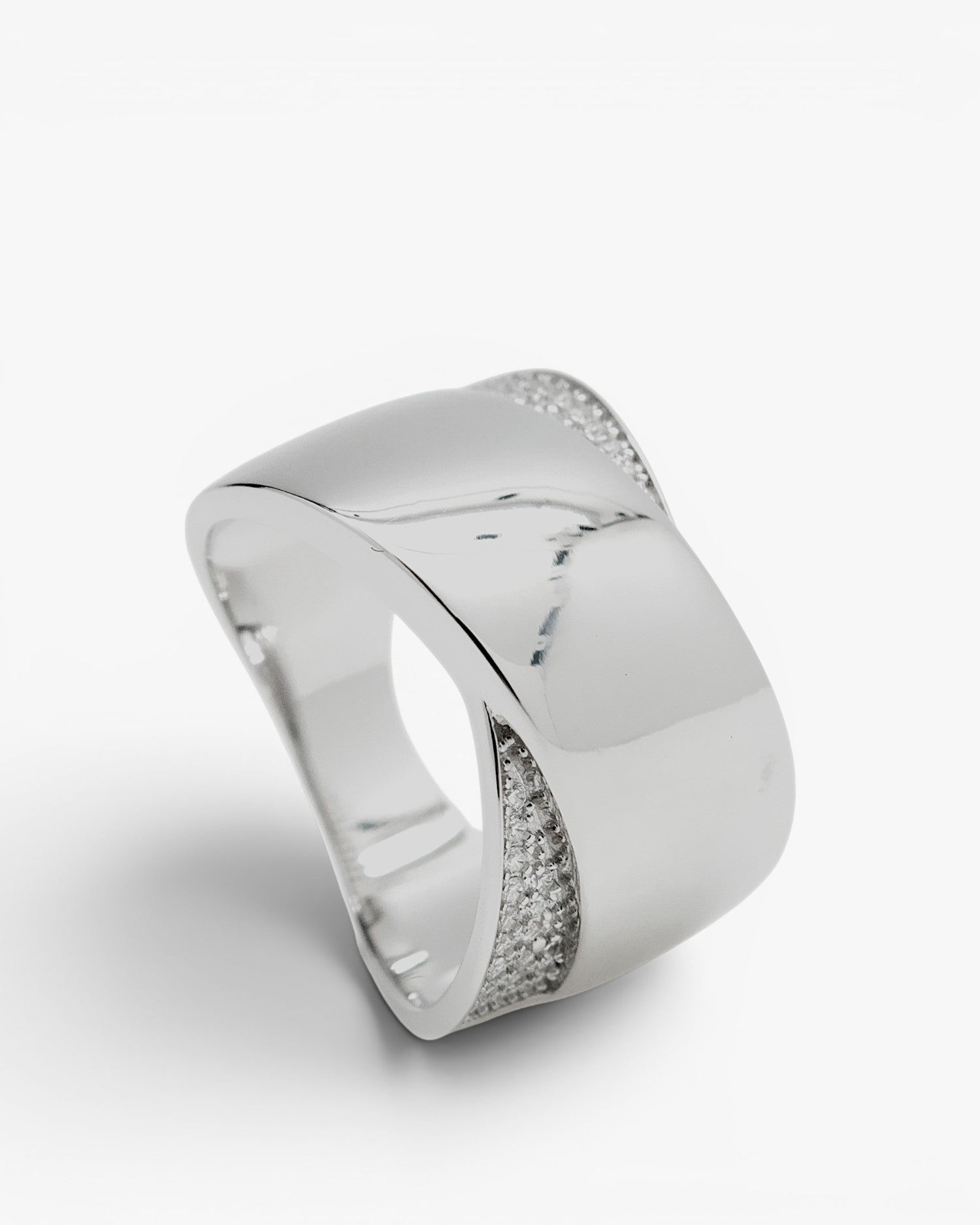 Anillos anchos diseño de bandas gruesas y circonitas