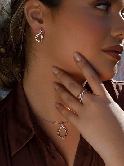 Rings two tone crisscrossed plated in Pink