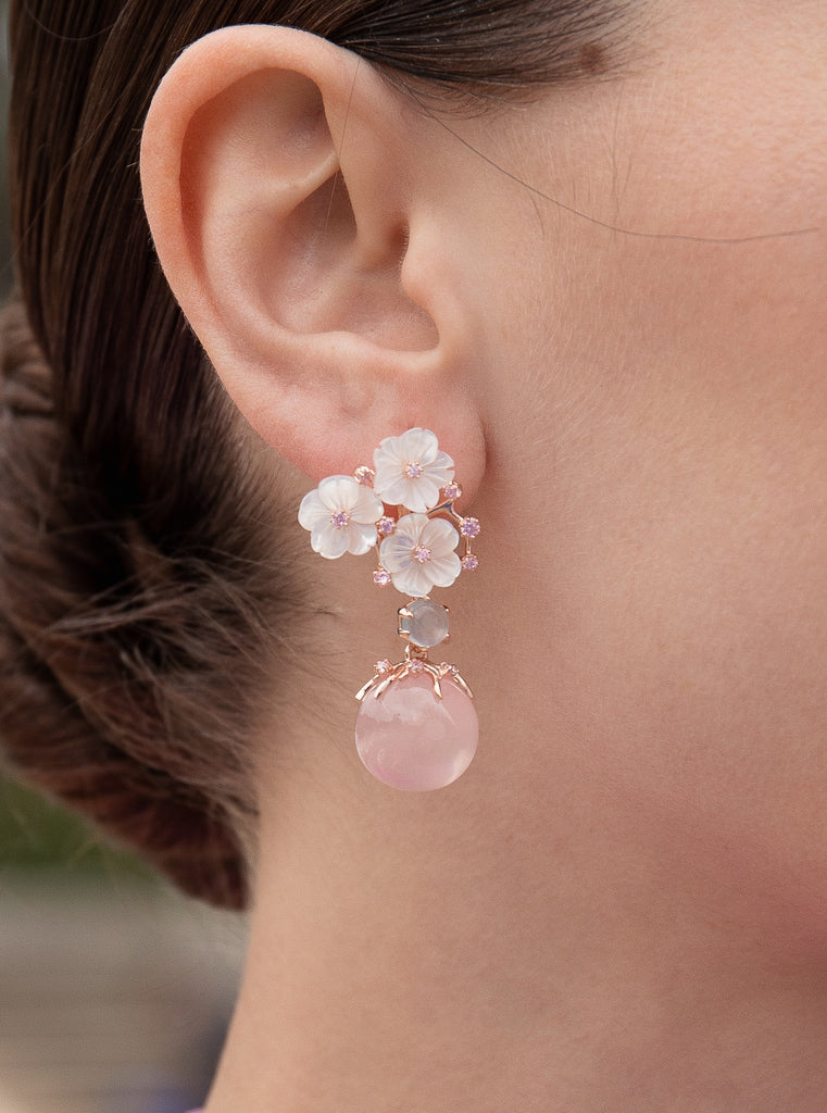Pendientes de piedra natural diseño floral tono cuarzo rosa