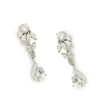 Petites boucles d'oreilles de mariée à motif floral avec zircone cubique