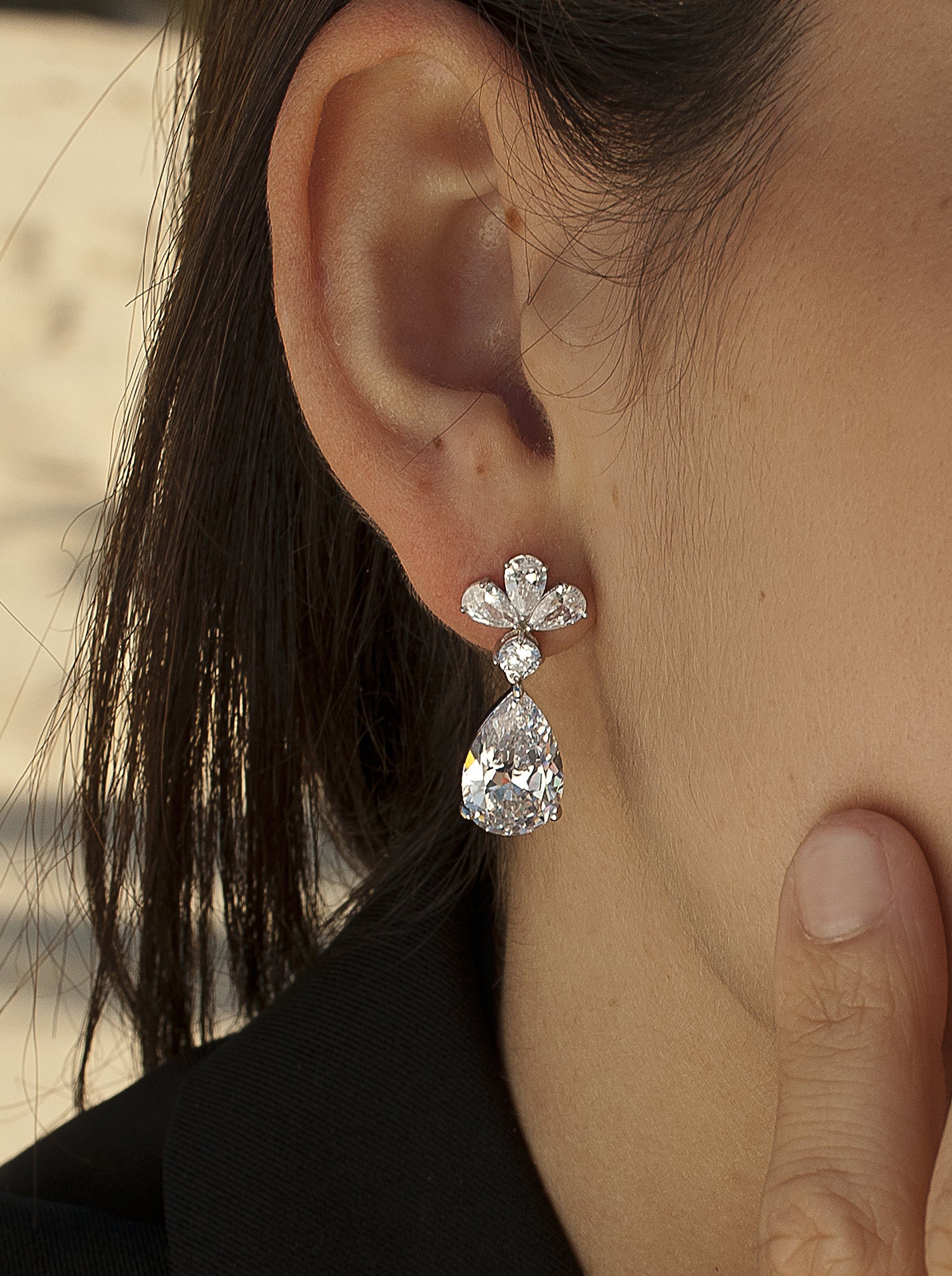 Pendientes de novia pequeños diseño lágrima y circonita