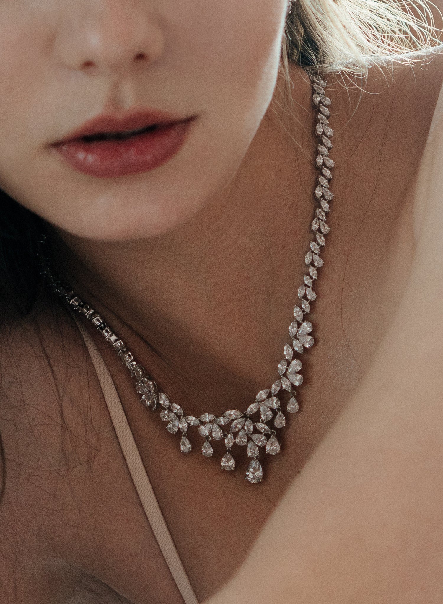 Collares fiesta en plata diseño rígido floral