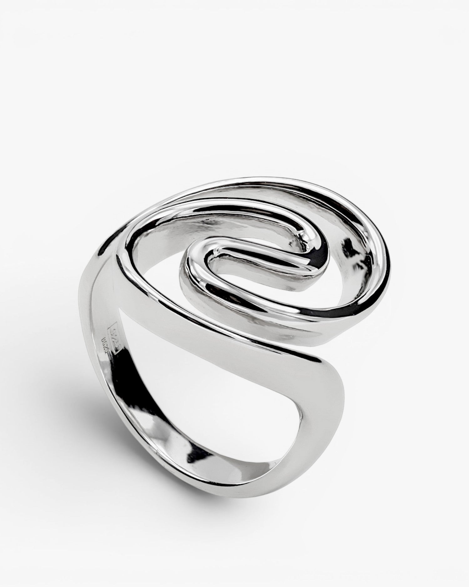 Anillos de diseño líquido con curvas y ancho