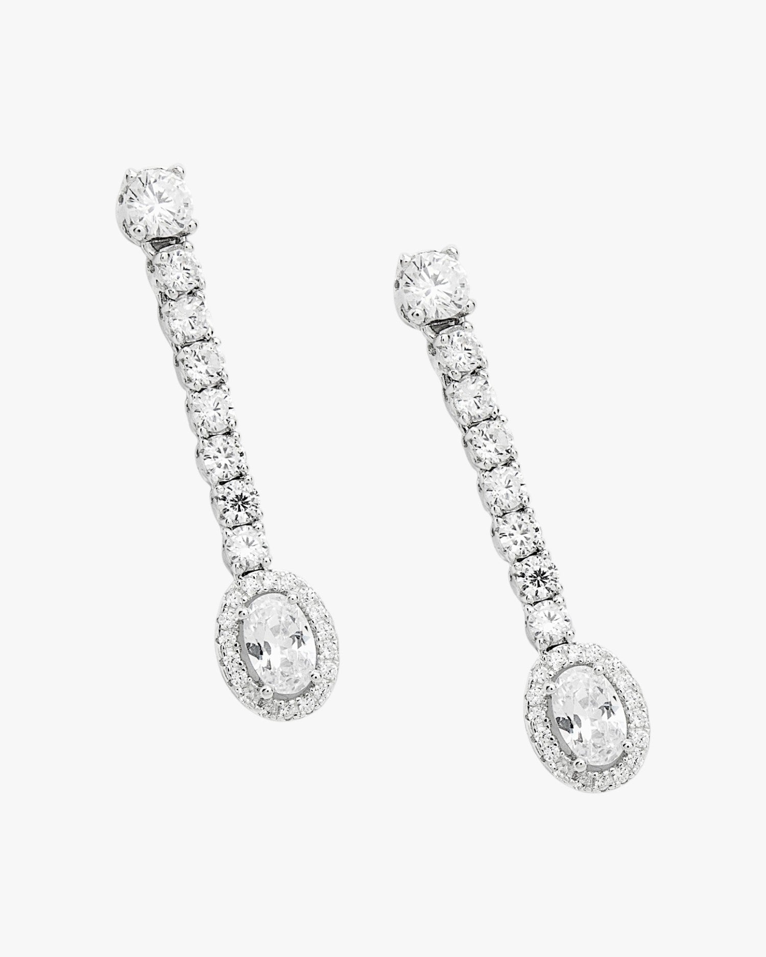 Pendientes largos brillantes de plata diseño fino
