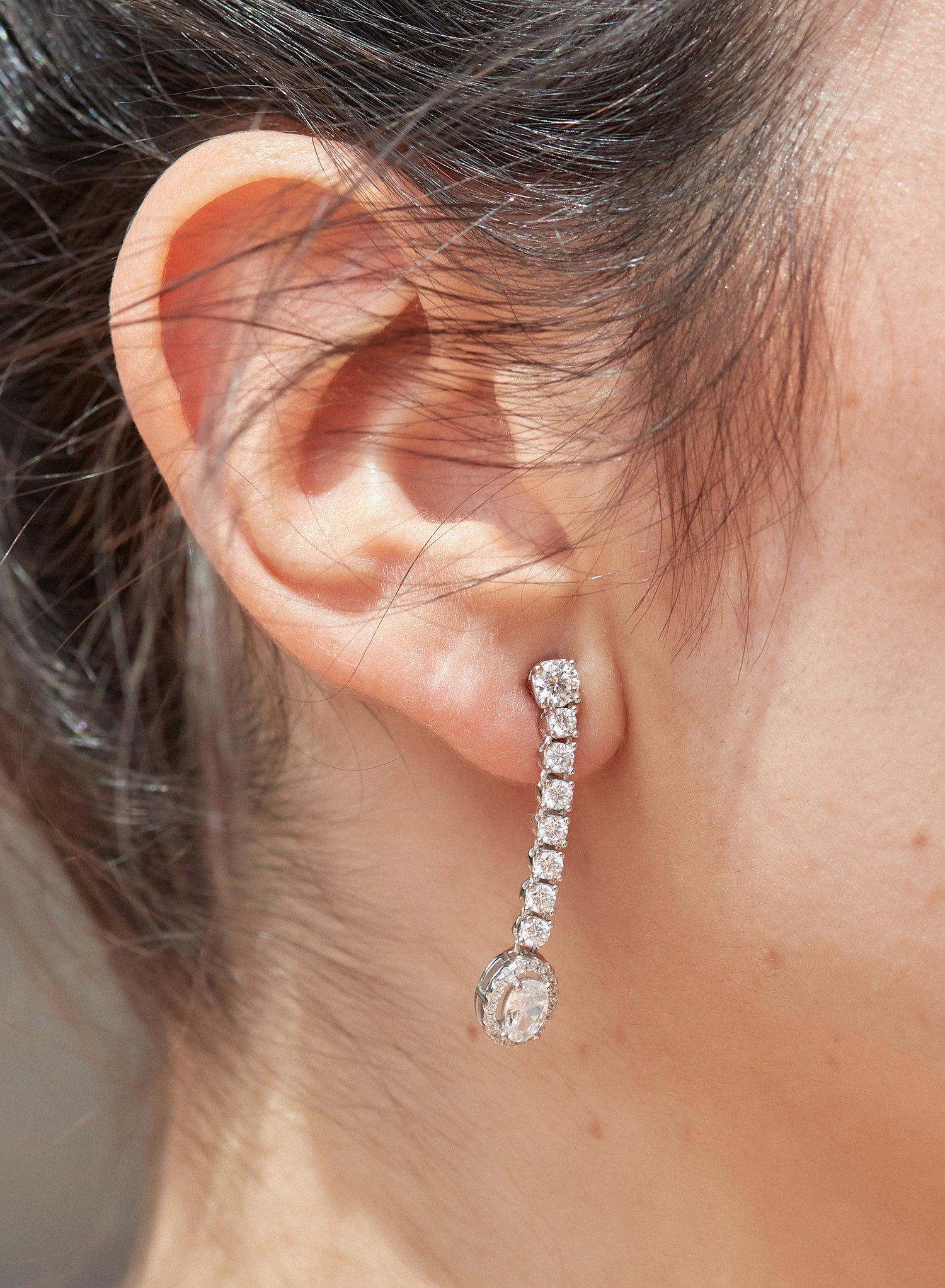 Pendientes largos brillantes de plata diseño fino