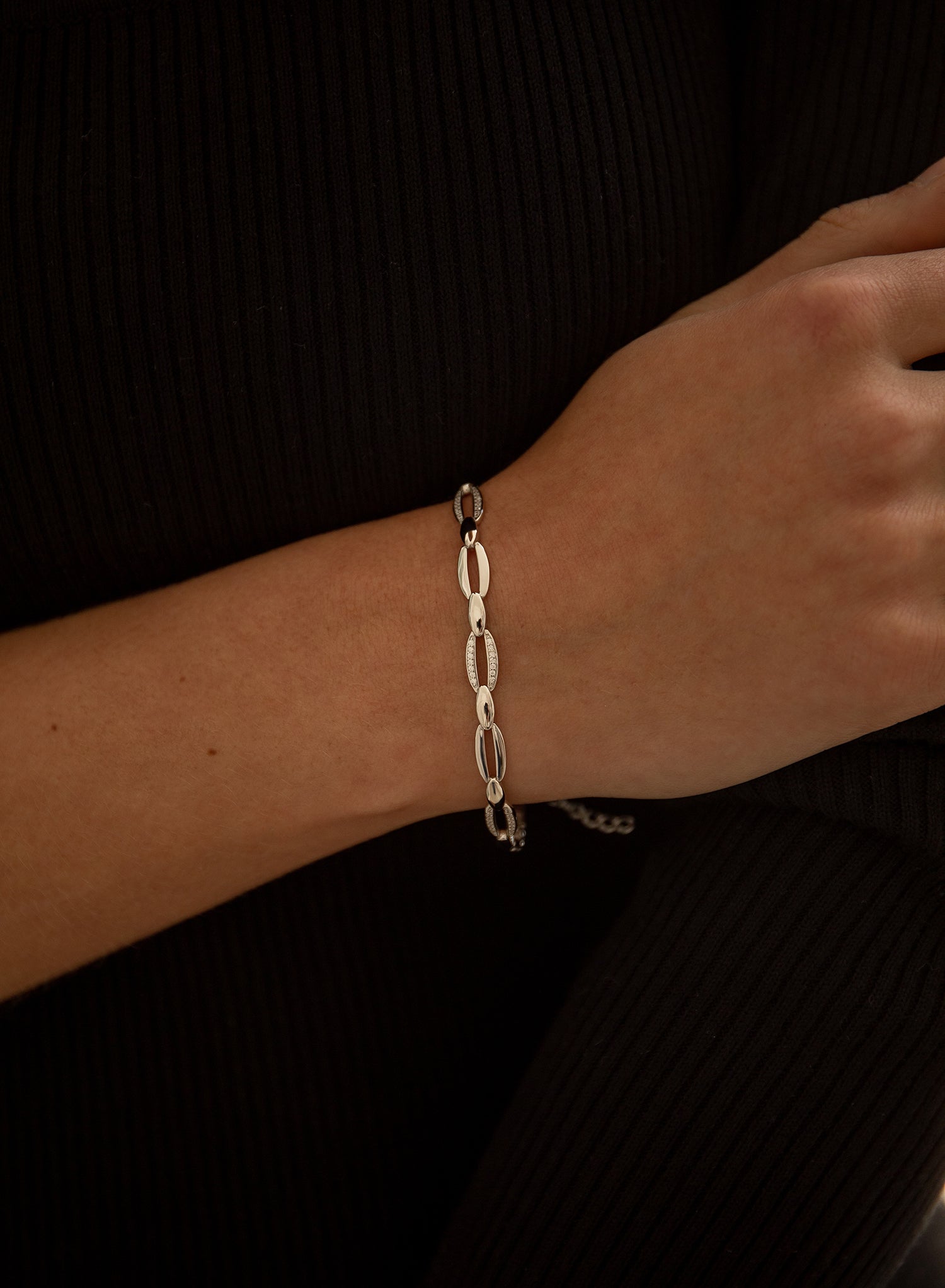 Pulsera eslabones plata diseño ovalado con circonitas