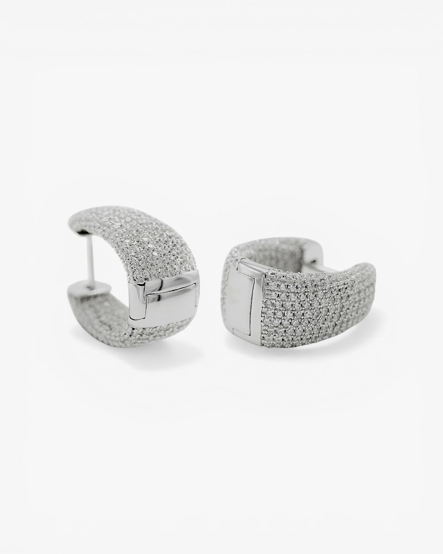 Pendientes aros diseño grueso con engaste total de circonitas