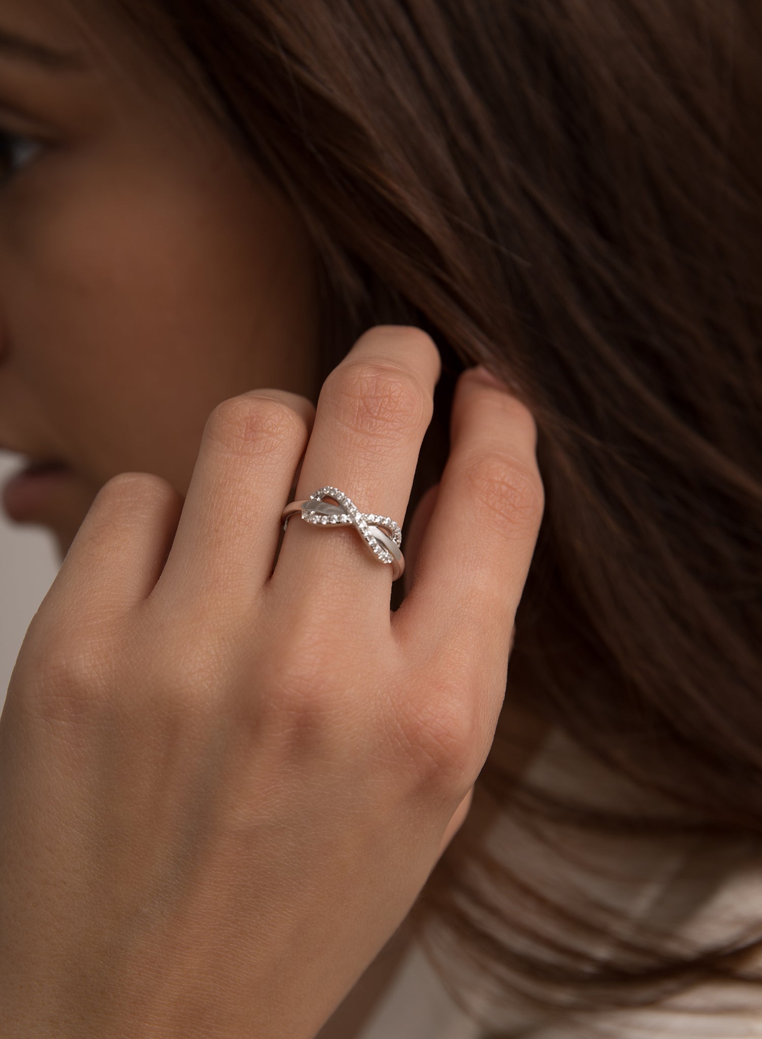 Thin silver Rings with zirconias design infinity