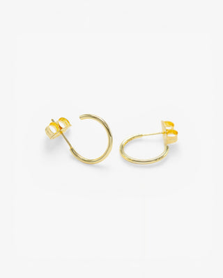 Boucles d'oreilles créoles en argent très fines et élégantes, modèle doré